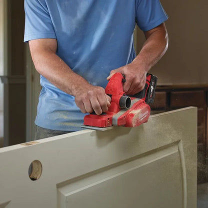 Rabot Milwaukee M18 BP-402C avec batterie et chargeur